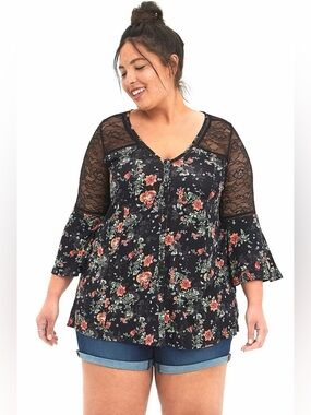 NWT TORRID BLK FLRL SPR SFT BELL SLV TOP LACE -ACCENT BLOUSE SIZE 4X